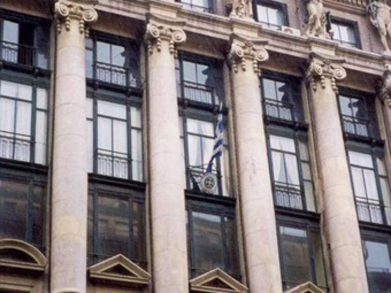 Confirman que paquete en embajada griega era una bomba