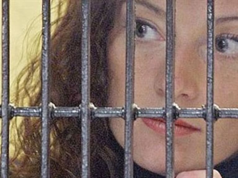 Denuncian privilegios para Florence Cassez en penal