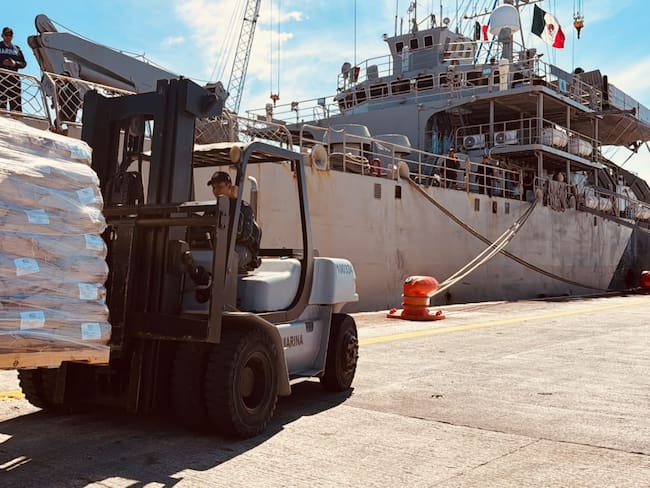 México envía 814 toneladas de ayuda humanitaria a Cuba en buques de la Armada