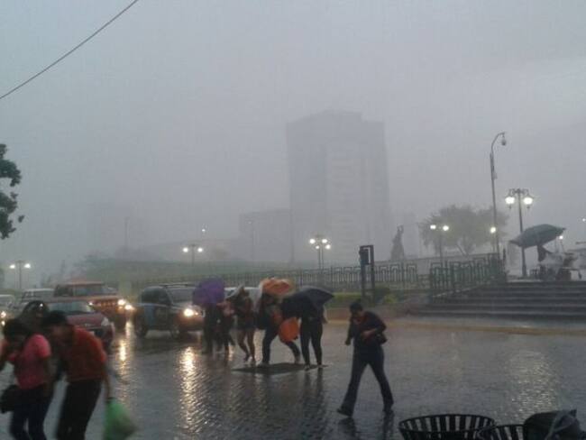 Continuarán tormentas muy fuertes en gran parte del país