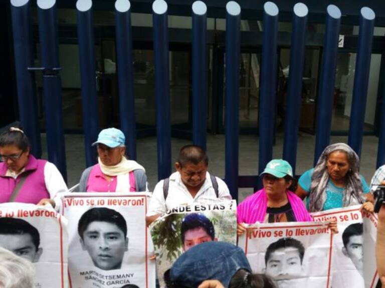 INAI pide a la SEDENA difundir fotos y videos sobre Ayotzinapa