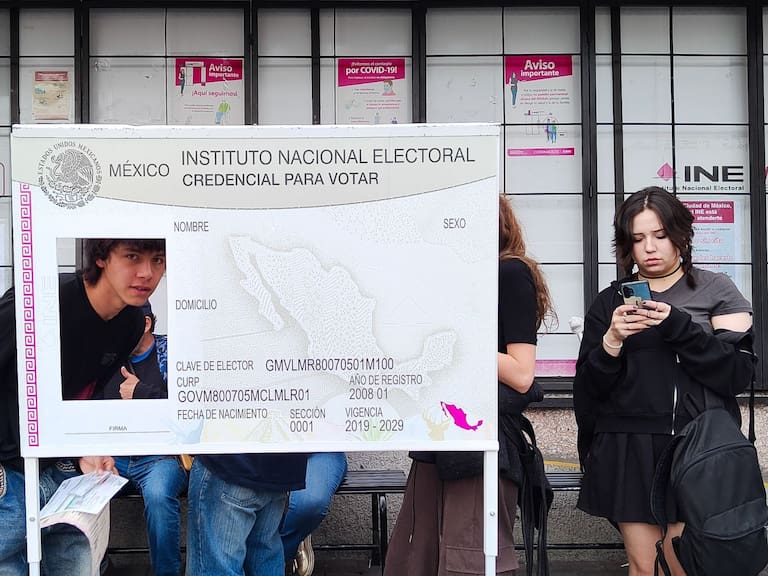 ¿Vas a tramitar tu credencial para votar? INE acelera la entrega en módulos tras finalizar la transición operativa