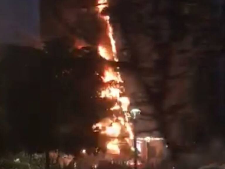 Se incendia el árbol de Navidad de Plaza Las Américas