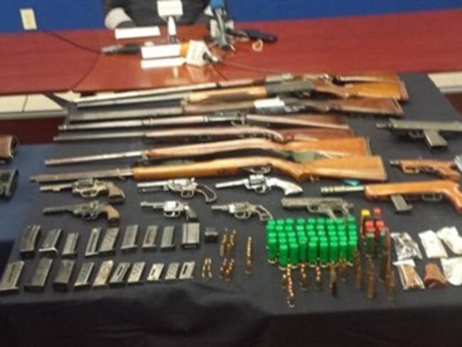 Detienen a tres personas con arsenal en Morelos