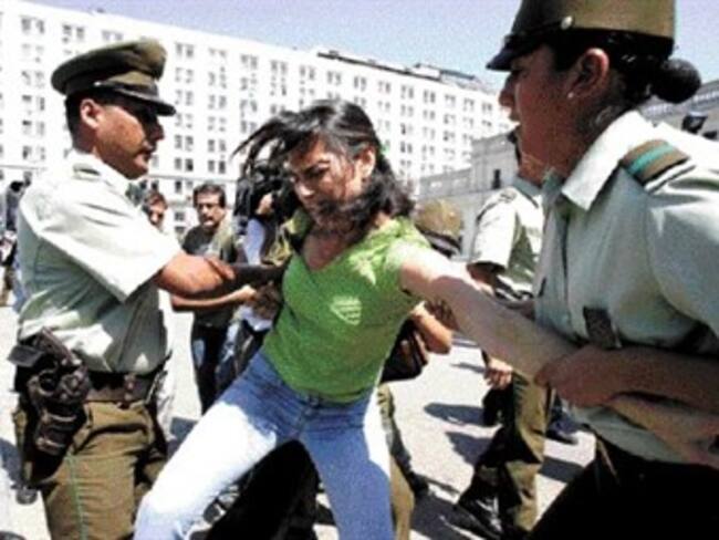Reportan 348 detenidos en primera jornada de paro nacional en Chile