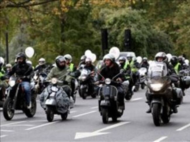 Sale de Madrid caravana de motos contra secuestros