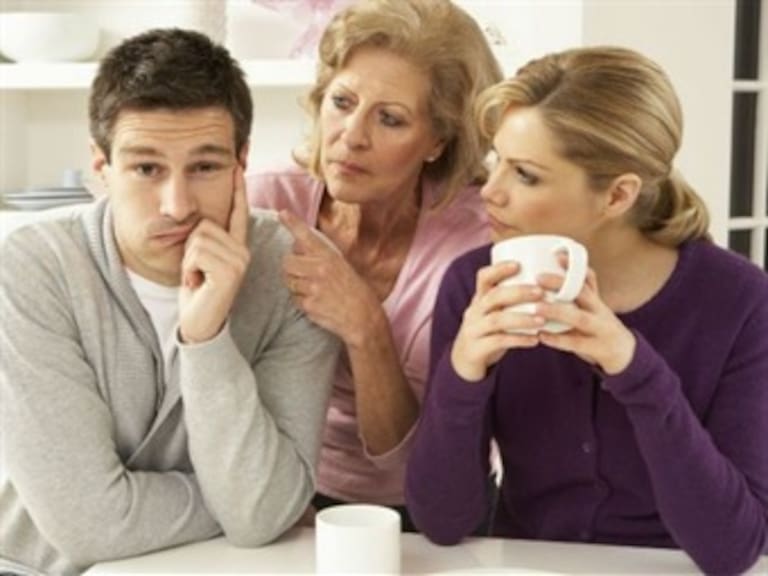 ¿Tu pareja es un obstáculo para convivir con tu familia?