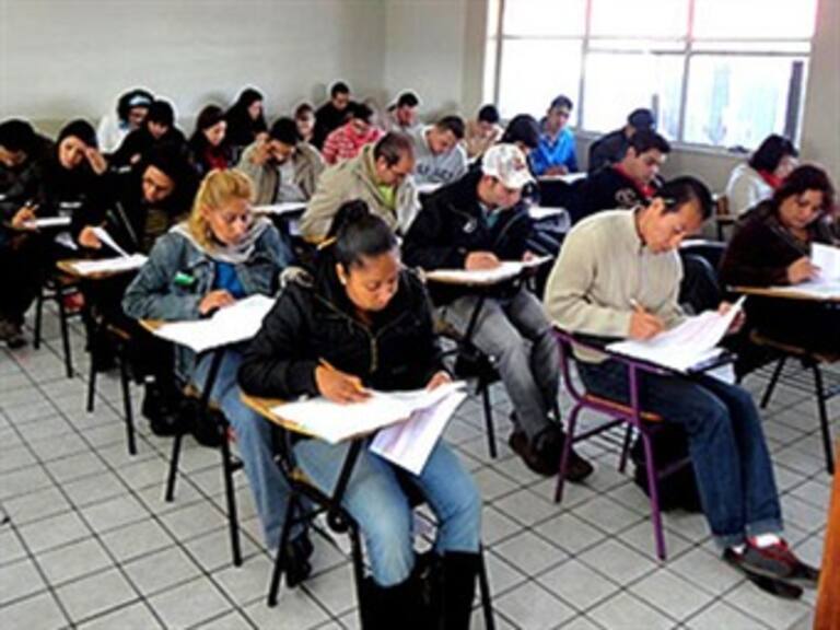 Regresan a clases normalistas en Michoacán