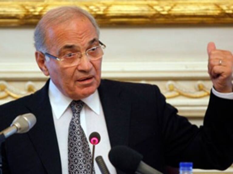 Renuncia primer ministro egipcio
