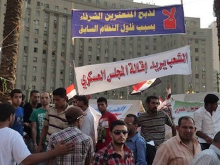 Ordena Consejo militar egipcio investigar violencia en El Cairo