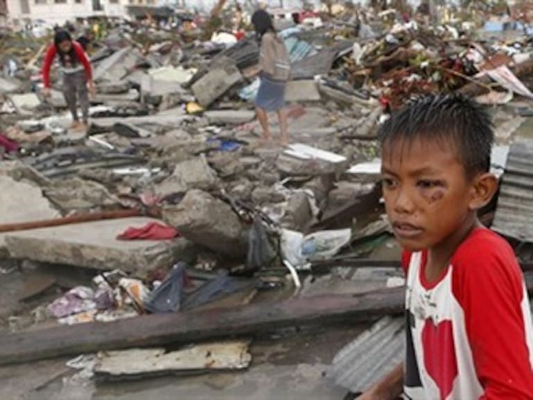 Urgen 7.8 millones de mujeres y niños de ayuda en Filipinas: ONU