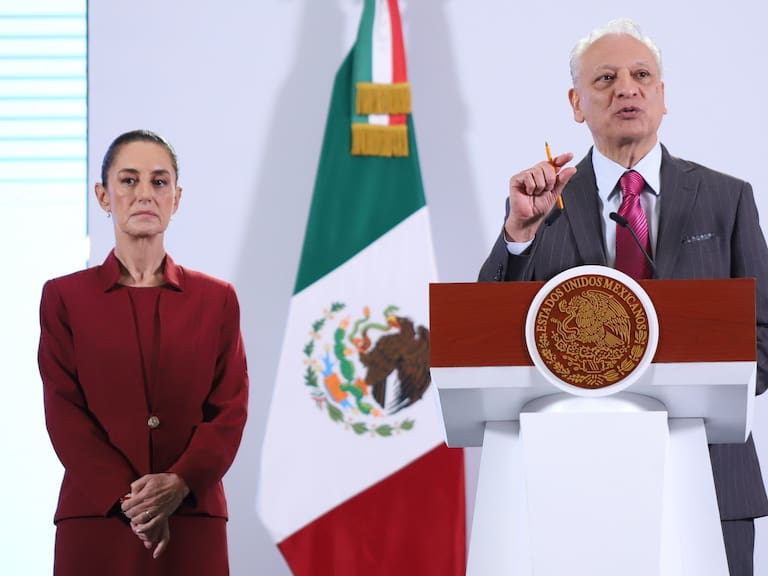 Víctor Rodríguez Padilla, director de Pemex, durante su participación en la conferencia matutina.
