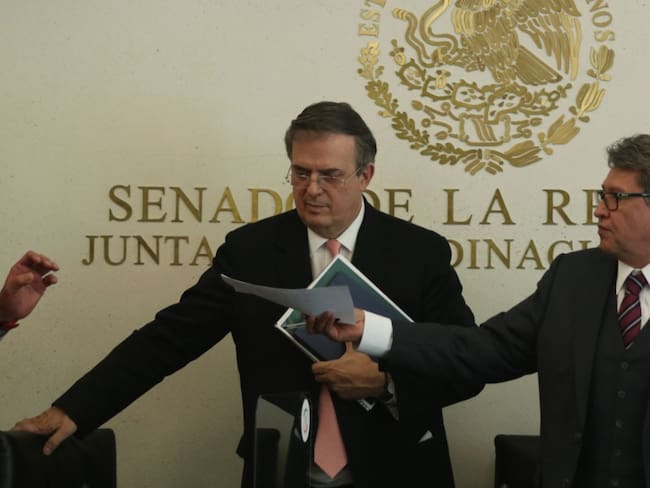 Ebrard explica a senadores Entendimiento Bicentenario