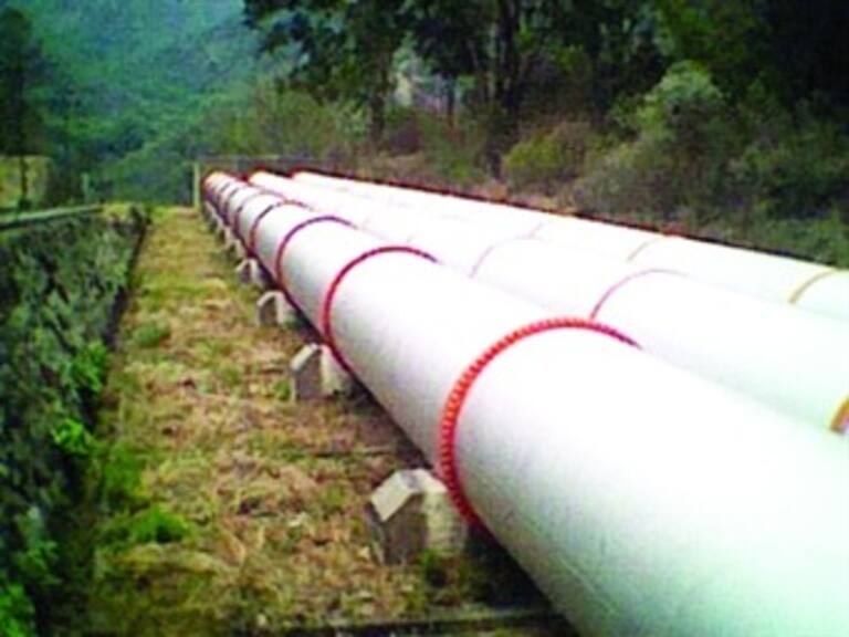 Roban y trasladan narcos mexicanos petróleo a refinerías de EU