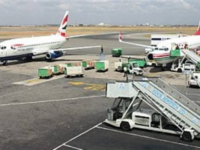 Incendio obliga el cierre del aeropuerto de Nairobi