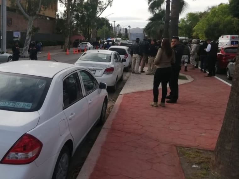 Alumno mata a tiros a una maestra en colegio de Torreón, hiere a algunos alumnos y se suicida