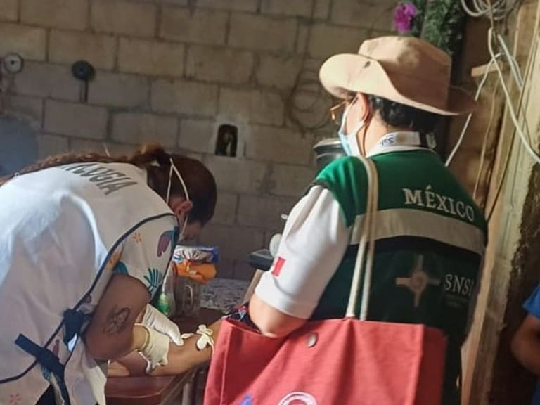 Especialistas de la salud realizan un bloqueo vacunal en el área donde habita la menor, consistente en aplicar vacunas a personas de entre seis meses y 49 años.