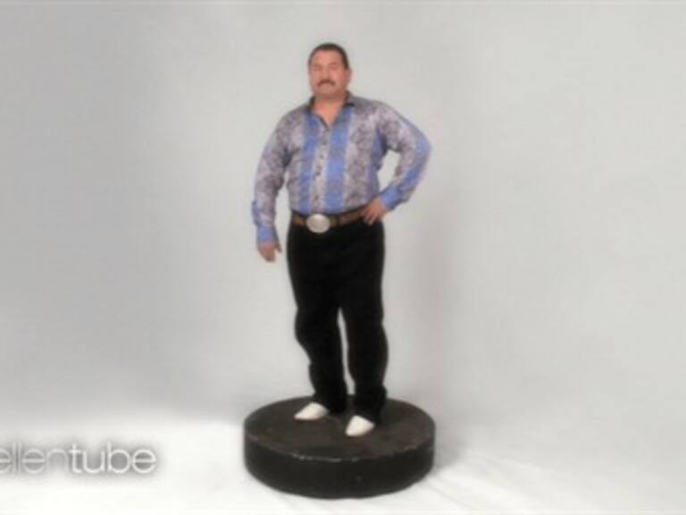 Presentan comercial de la nueva línea de ropa de El Chapo