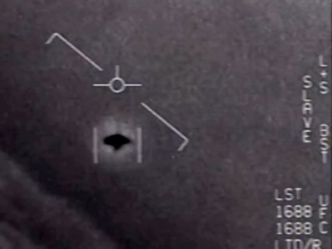 El Pentágono desclasificó tres videos y afirmó haber grabado OVNIS