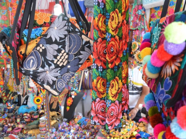 Expositores de Jalisco, Perú y Ecuador, asisten a la Feria Artesanal de Zapopan