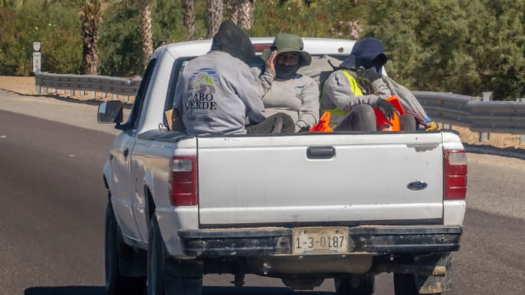 Multa por pasajeros en batea de Pick-up: ¿Cuál es el costo en UMAs para este 2026?