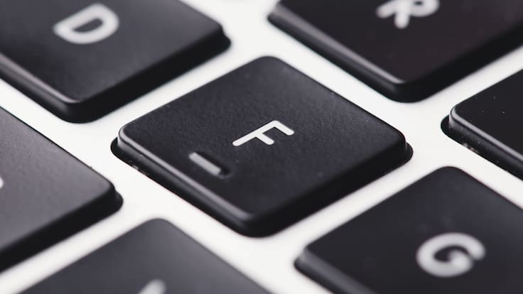 La función secreta de las dos pequeñas rayas en relieve de las letras F y J en el teclado