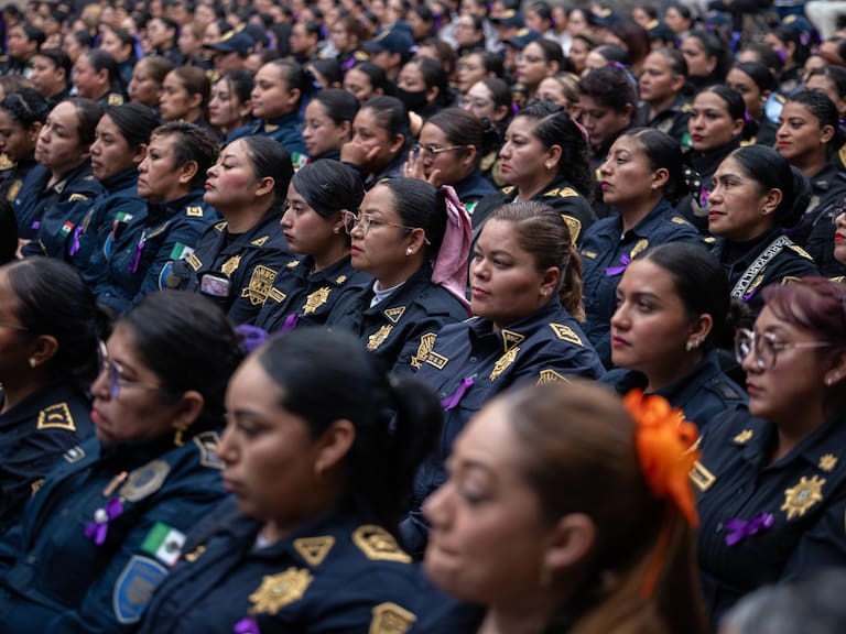 Clara Brugada anuncia apoyos para las mujeres policías