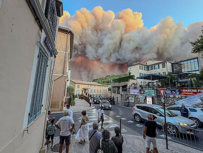Fuego acosa a Francia y España, deja cerca de 285 mil afectados