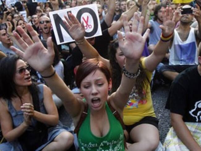 Reportan enfrentamientos entre policías y manifestantes en España