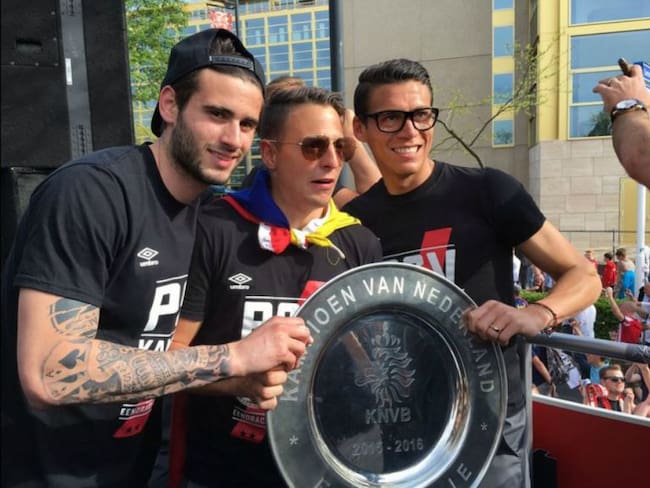 Andrés Guardado y Héctor Moreno festejan título con aficionados del PSV