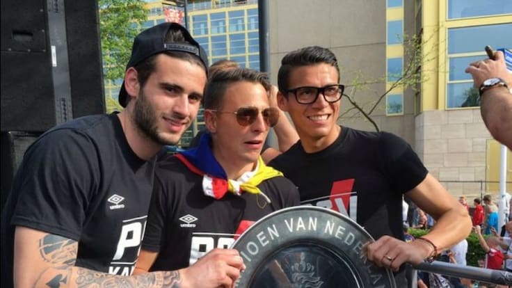 Andrés Guardado y Héctor Moreno festejan título con aficionados del PSV