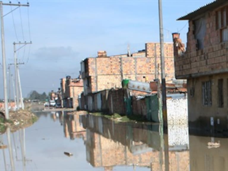 Estiman casi 100 mil afectados por inundaciones en Edomex