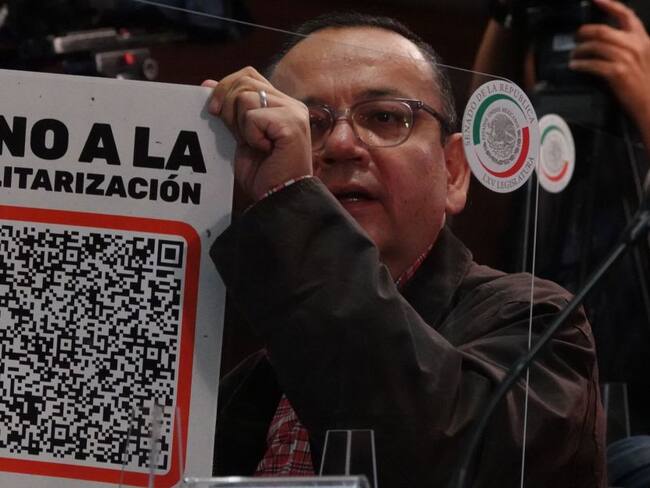 Todos pueden meterse en la política, pero no con uniformes: Germán Martínez