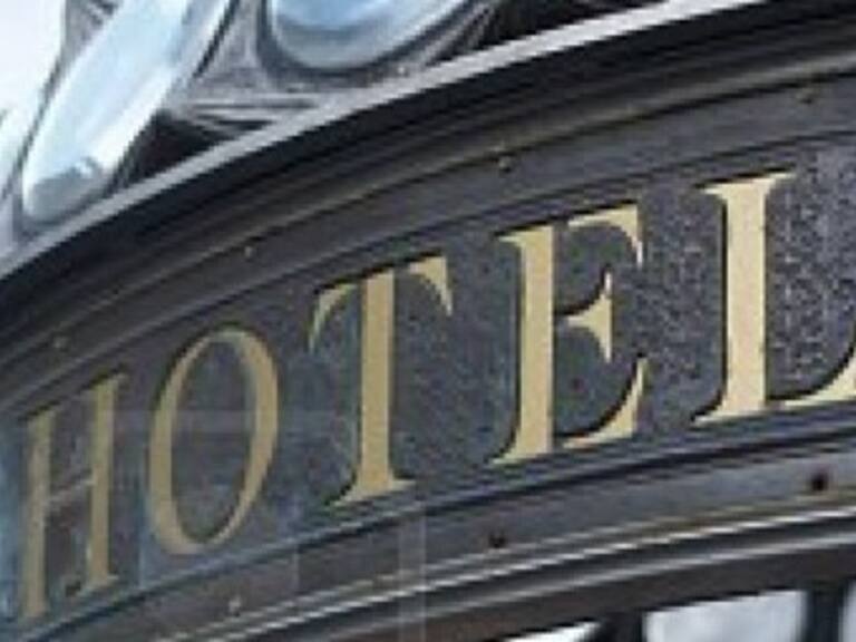 Abandonan a dos niños en hotel de San Juan de Aragón