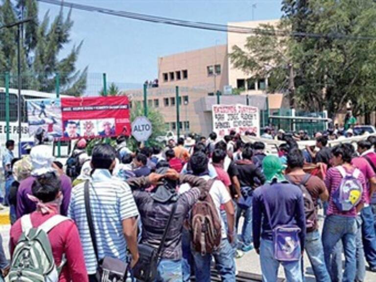 Miles de CETEGISTAS exigen liberación de compañeros