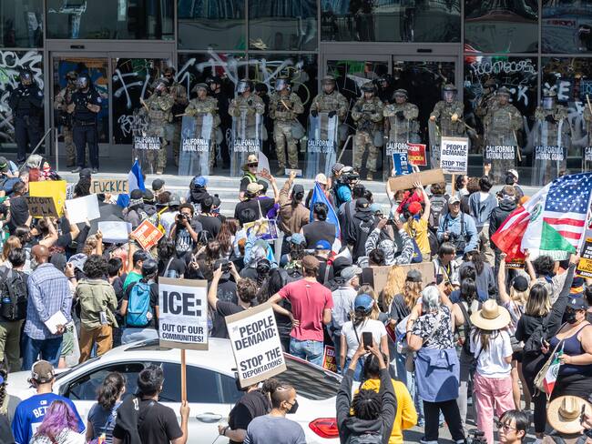 Colectivos llaman a manifestarse el sábado en EU de manera pacífica, de blanco y sin banderas