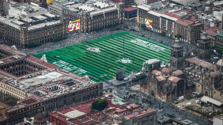 Cancha en el Zócalo, CDMX busca romper récord Guinness futbolero previo al Mundial 2026