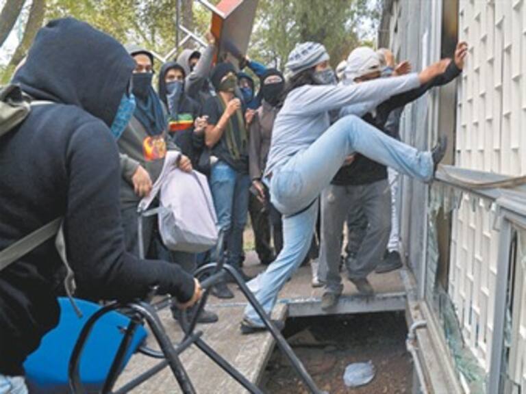 Condena UNAM hechos de violencia y exige desocupación de sus instalaciones