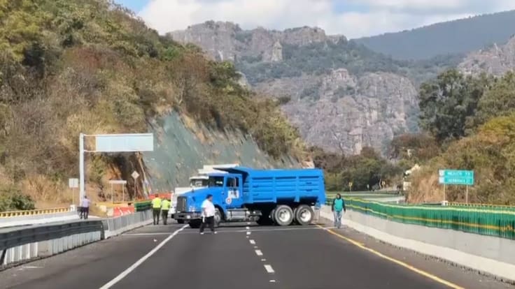 ¡Toma tus precauciones! Hay bloqueos en ambos sentidos de la autopista La Pera-Cuautla