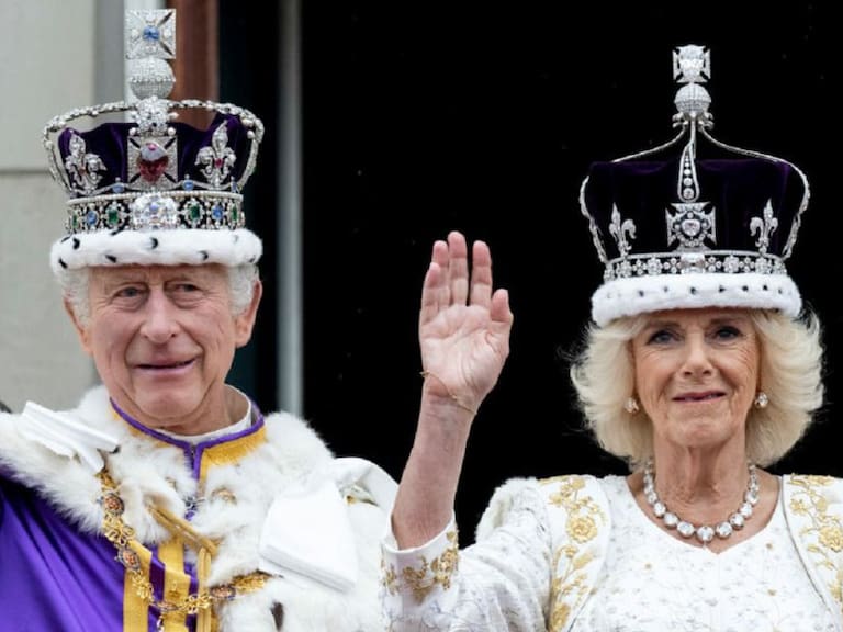 ¡“Dios salve al Rey”! Carlos III es coronado | VIDEO