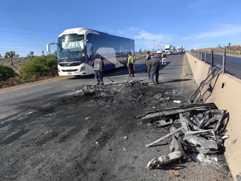 MORELOS, ZACATECAS, 08MAYO2024.- Continuan bloqueos y violencia en municipios del estado. Esta mañana, alrededor de las 4 am fueron localizados los cuerpos de nueve personas sin vida sobre la avenida Providencia de la cabecera municipal, envueltos en plásticos y con signos de violencia. Y sobre la carretera no. 45, lo que parece estar relacionado, se registró un bloqueo carretero a la altura del mismo municipio.
FOTO: GENARO NATERA /CUARTOSCURO.COM