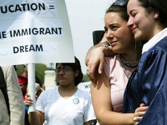 Nuevas leyes de California ayudan a inmigrantes