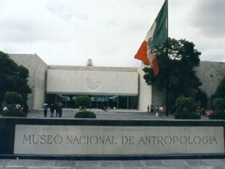 Señor Museo: Museo Nacional de Historia y de Antropología y el Castillo de Chapultepec