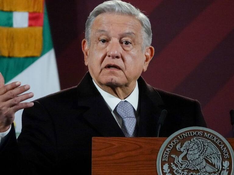 Cárdenas un adversario político si asume postura con Colectivo: AMLO