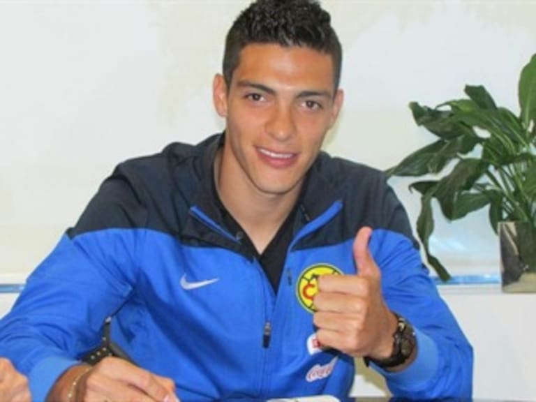 Raúl Jiménez ya es nuevo jugador del Atlético de Madrid