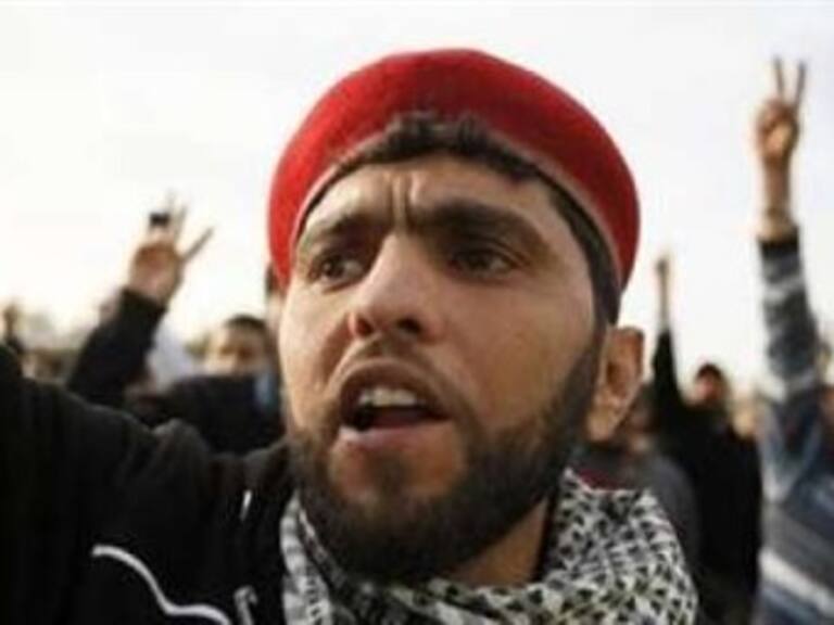 Buscan rebeldes reagruparse tras revés en Libia