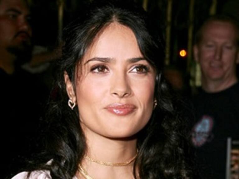 Confiesa Salma Hayek no saber usar la computadora