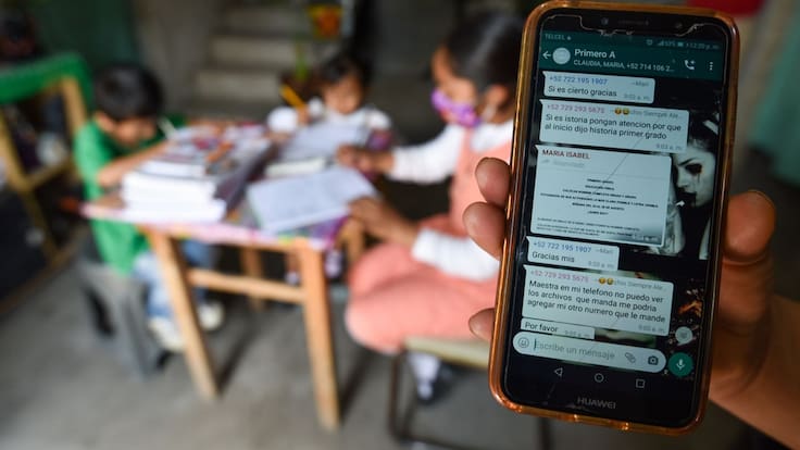 SEP inicia consulta nacional a docentes sobre celulares y carrera magisterial