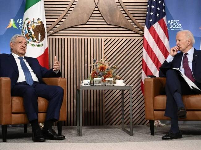 Biden y AMLO sostienen plática telefónica sobre migración