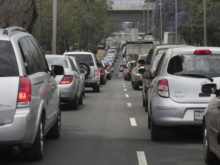 ¡OJO! Todos los autos con engomado rojo dejan de circular este miércoles en el Valle de México